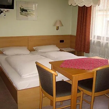 Rotes Ross Otel *