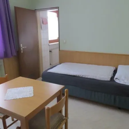 Otel Rotes Ross